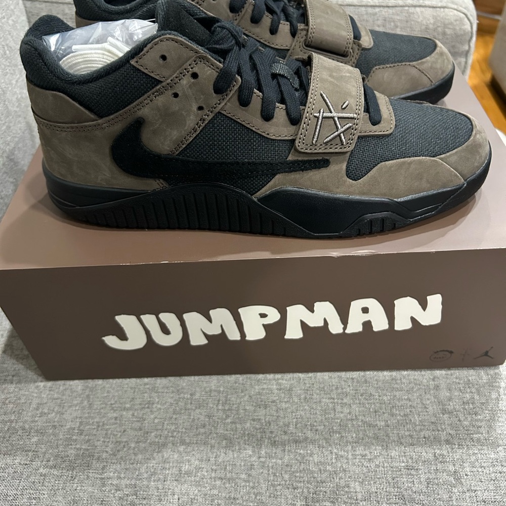 Dead Stock Nike Cactus Jack in Mocha. Hype shoe of the year!!